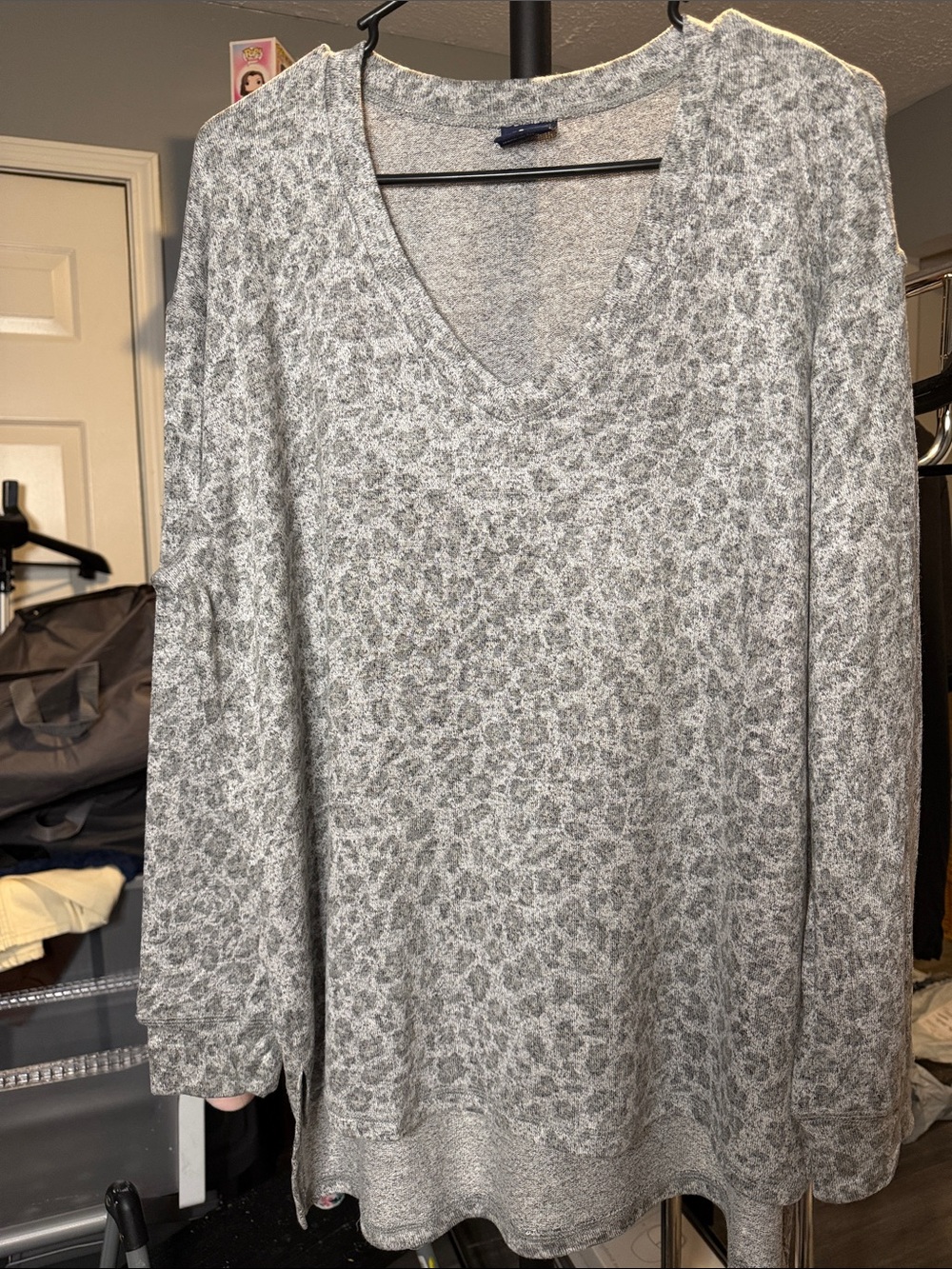 Spirit Heathered Gray V-Neck Long Sleeve Pullover